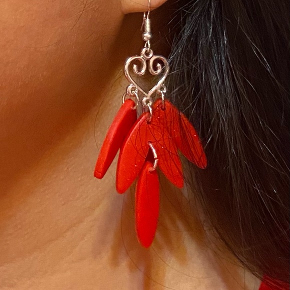 Polymer Clay Earrings - Red Dangle Earring - ROSAS - Heart shaped earring - Picture 4 of 4